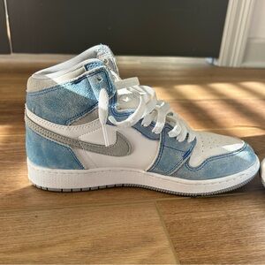 Air Jordan 1 High OG ‘Hyper Royal’